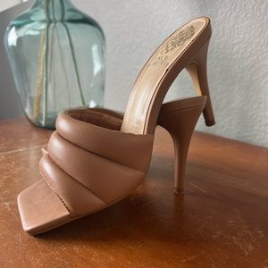 NWOT Vince Camuto Candriea sandals, tan, size 7.5